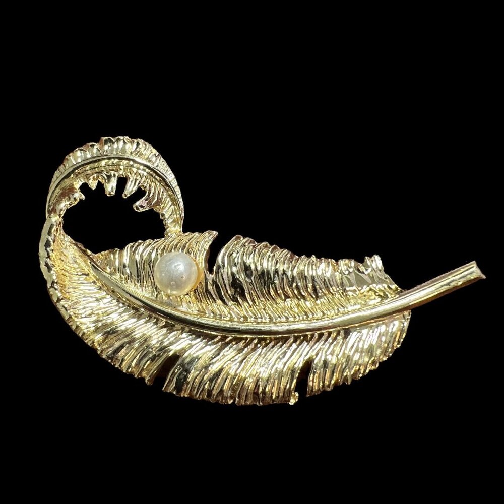 Gerrys Brooch Feather Pearl Gold Tone Leaf Pin Vintage